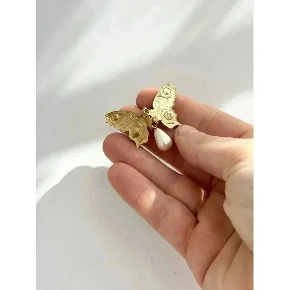 Vintage Sparkle Butterfly Pearl Embellished Brooch Pin - Picture 7 of 10